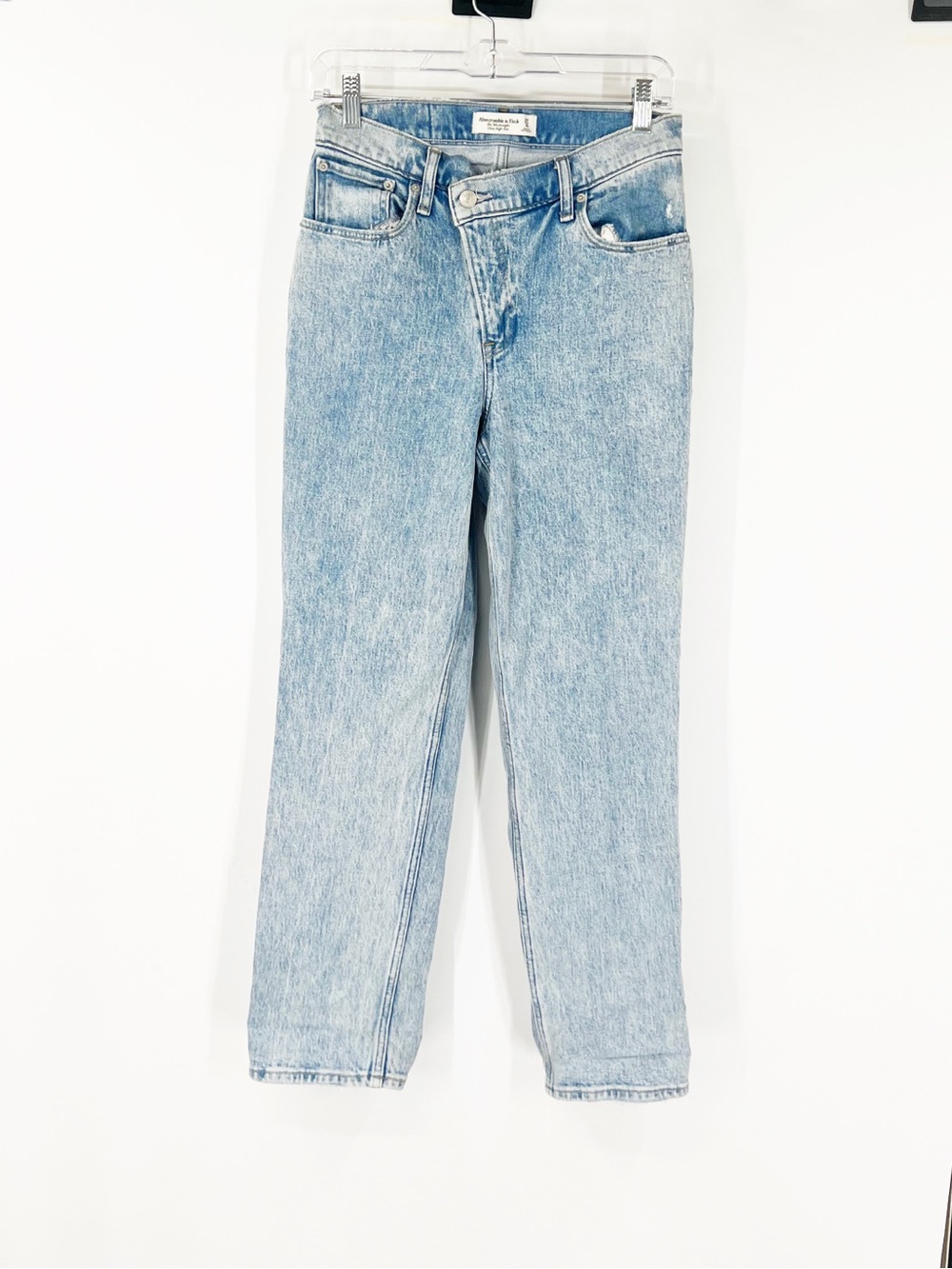 Abercrombie & Fitch The ‘90s Straight Jeans Ultra High Rise Criss Cross Waist